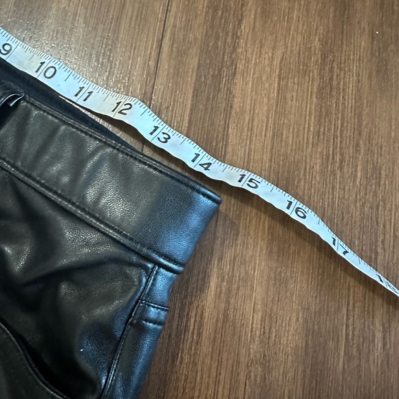 Abercrombie Vegan Leather 90s Straight ultra high rise black leather sz 29 or 8 - Picture 8 of 8